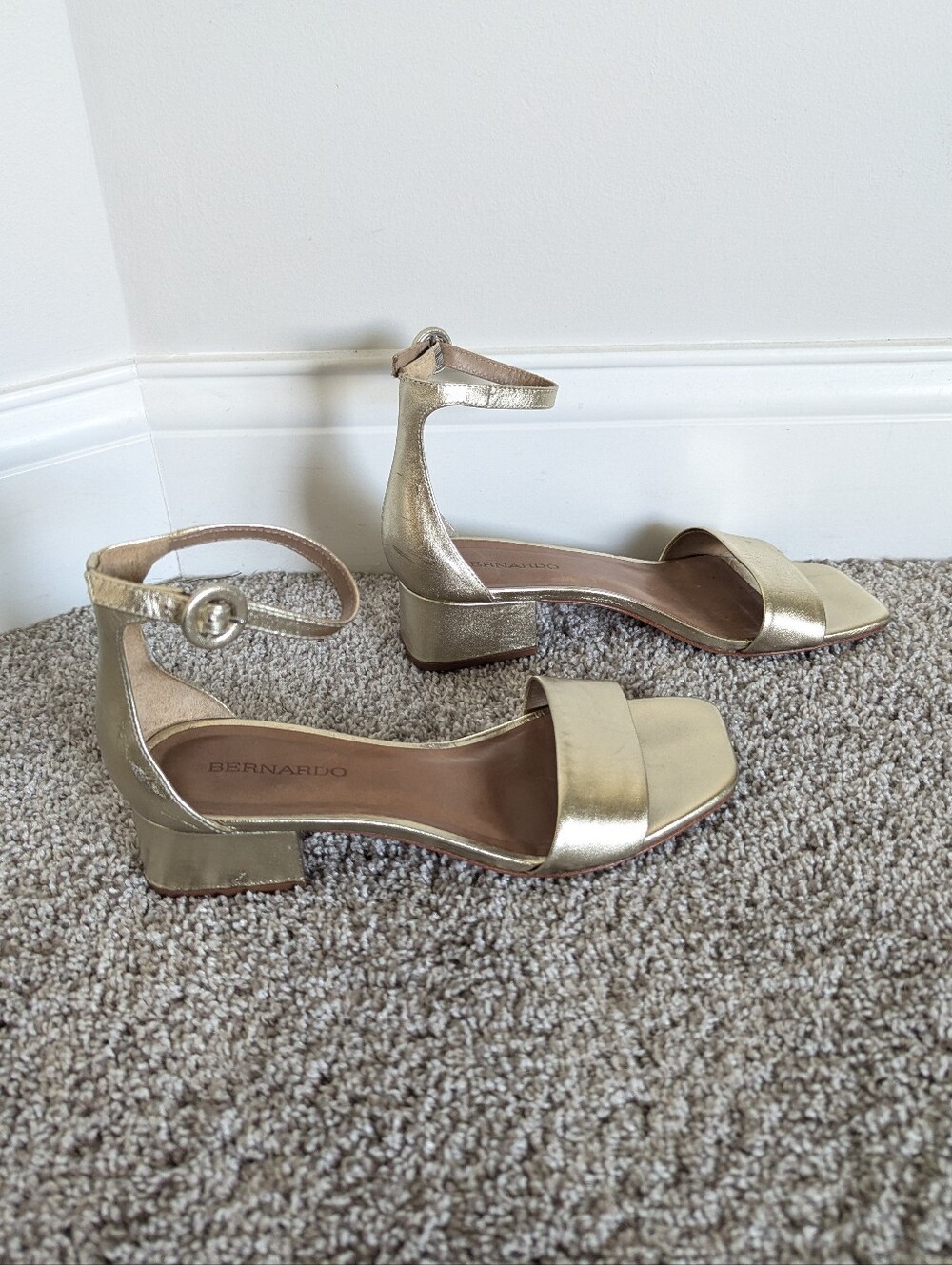Bernardo Jalena Gold Heeled Leather Strappy Sandal sz 9
